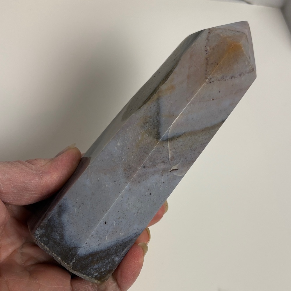 Large chalcedony crystal tower stone - Picture 11 of 11